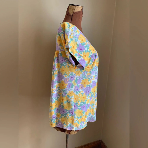 Emily wonder floral blouse, spring flowers top - Picture 3 of 8